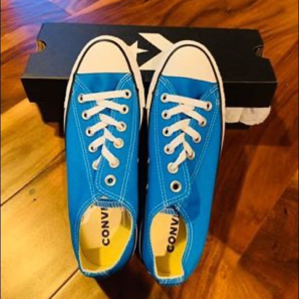 New Converse Chuck Taylor Low Top Women size 7